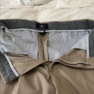 Dockers Men’s Chinos in Light Brown/Tan 32x30 zip back pockets straight fit